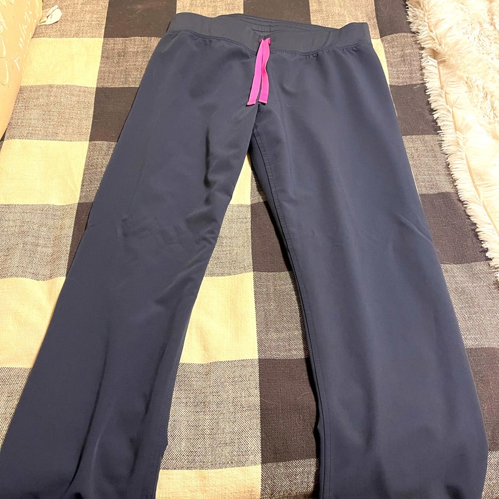 Figs women’s Livingston basic scrub pants size large in night sky